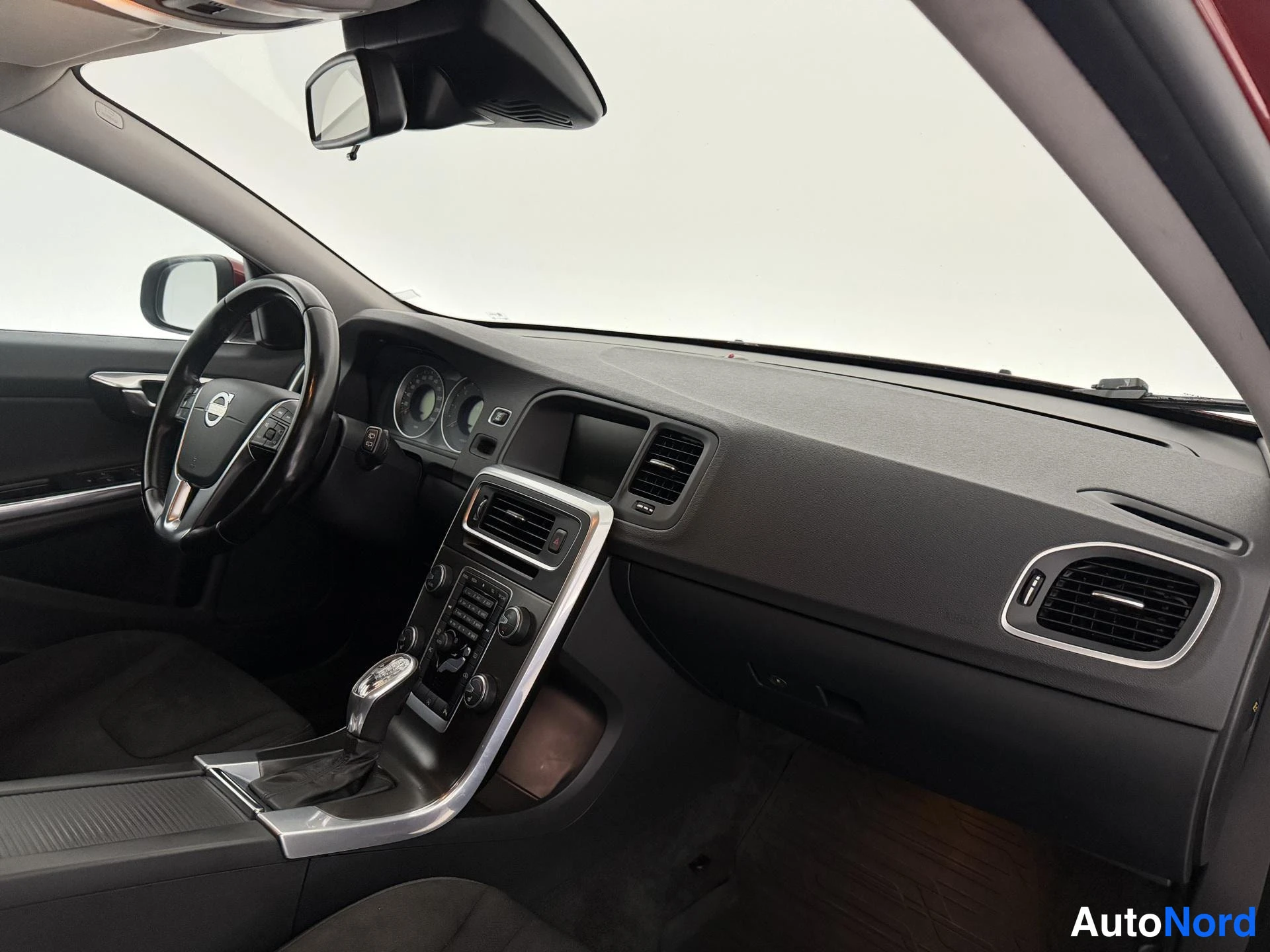 Punainen Volvo V60 2013, kuva 28