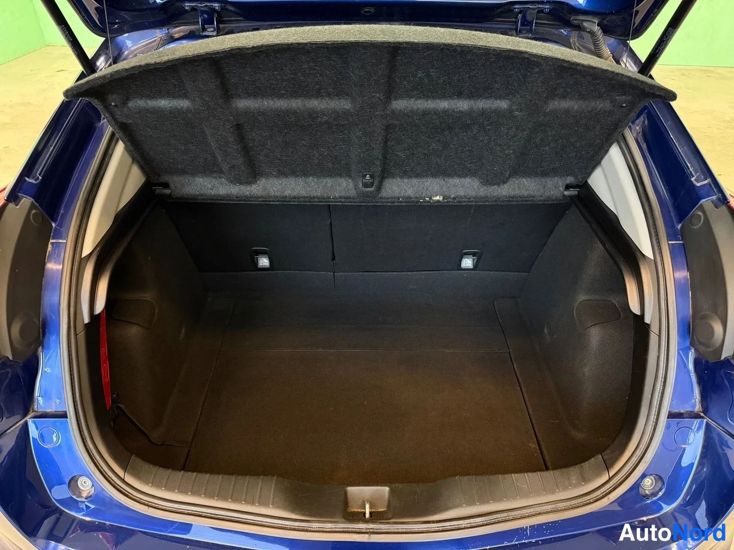 Sininen Honda Civic 2012, tavaratila, kuva 11