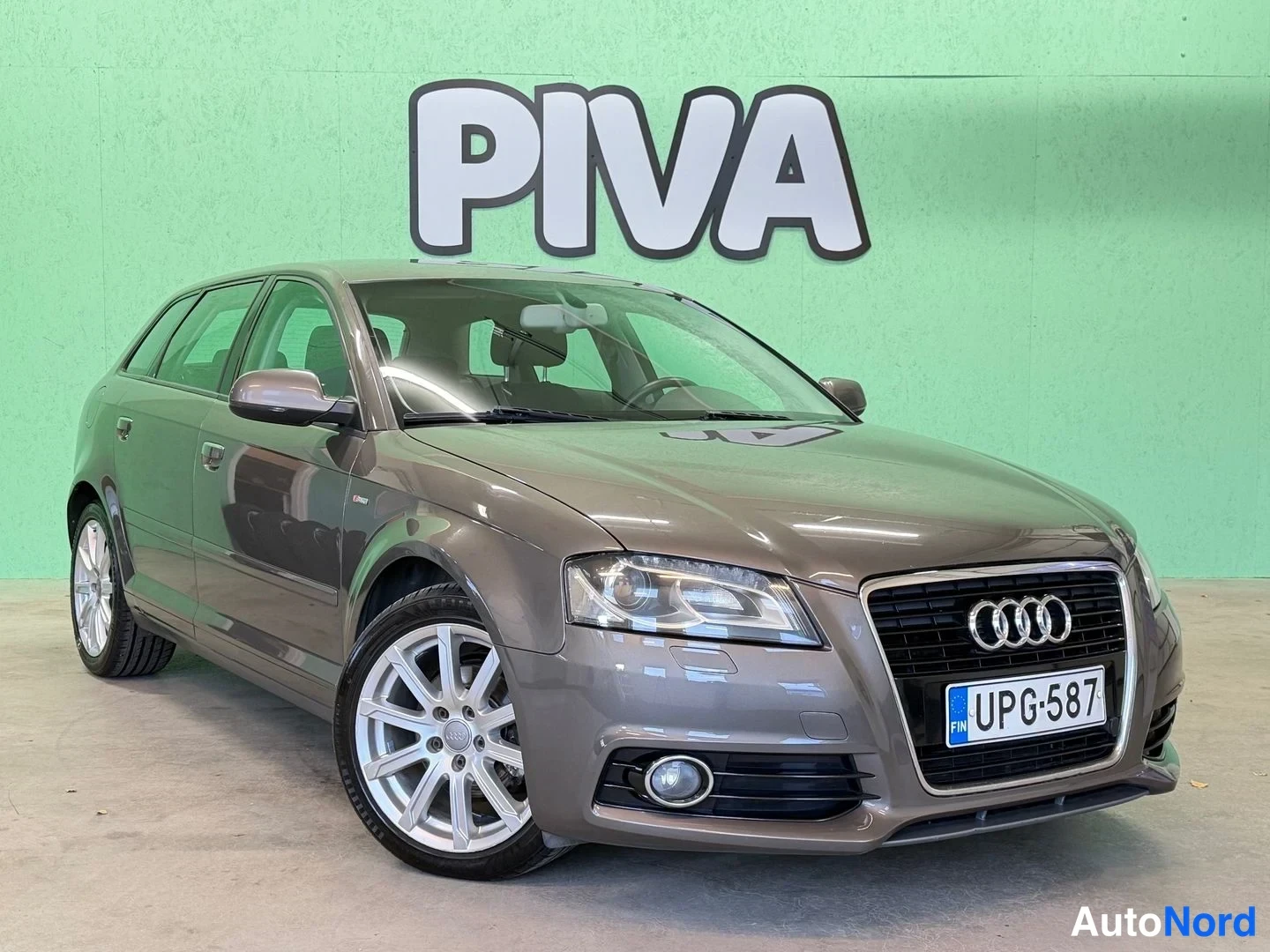 Harmaa Audi A3 2012, etuviisto, keula oikealle, kuva 2