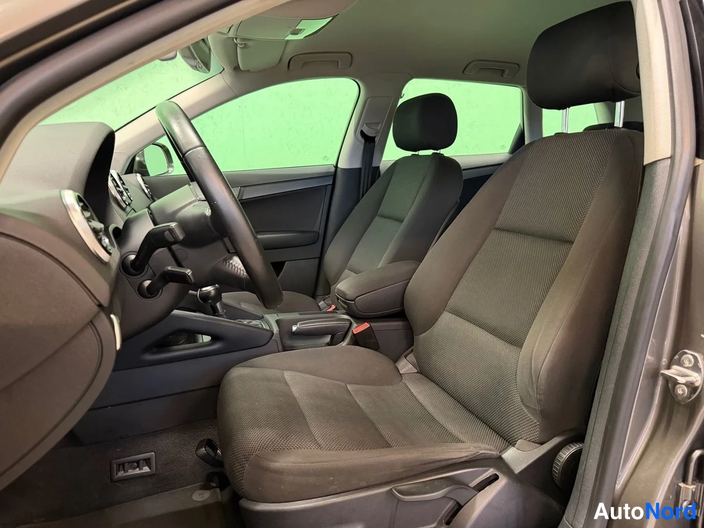 Harmaa Audi A3 2012, etuistuimet, kuva 10