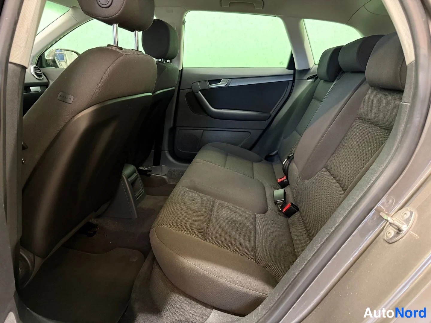 Harmaa Audi A3 2012, takaistuimet, kuva 11