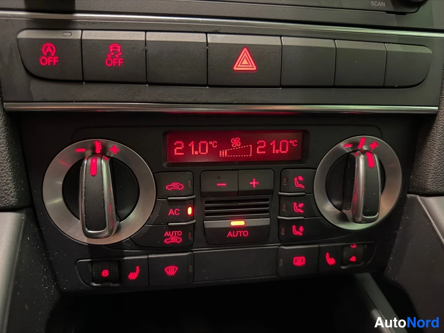 Harmaa Audi A3 2012, yksityiskohta, kuva 15