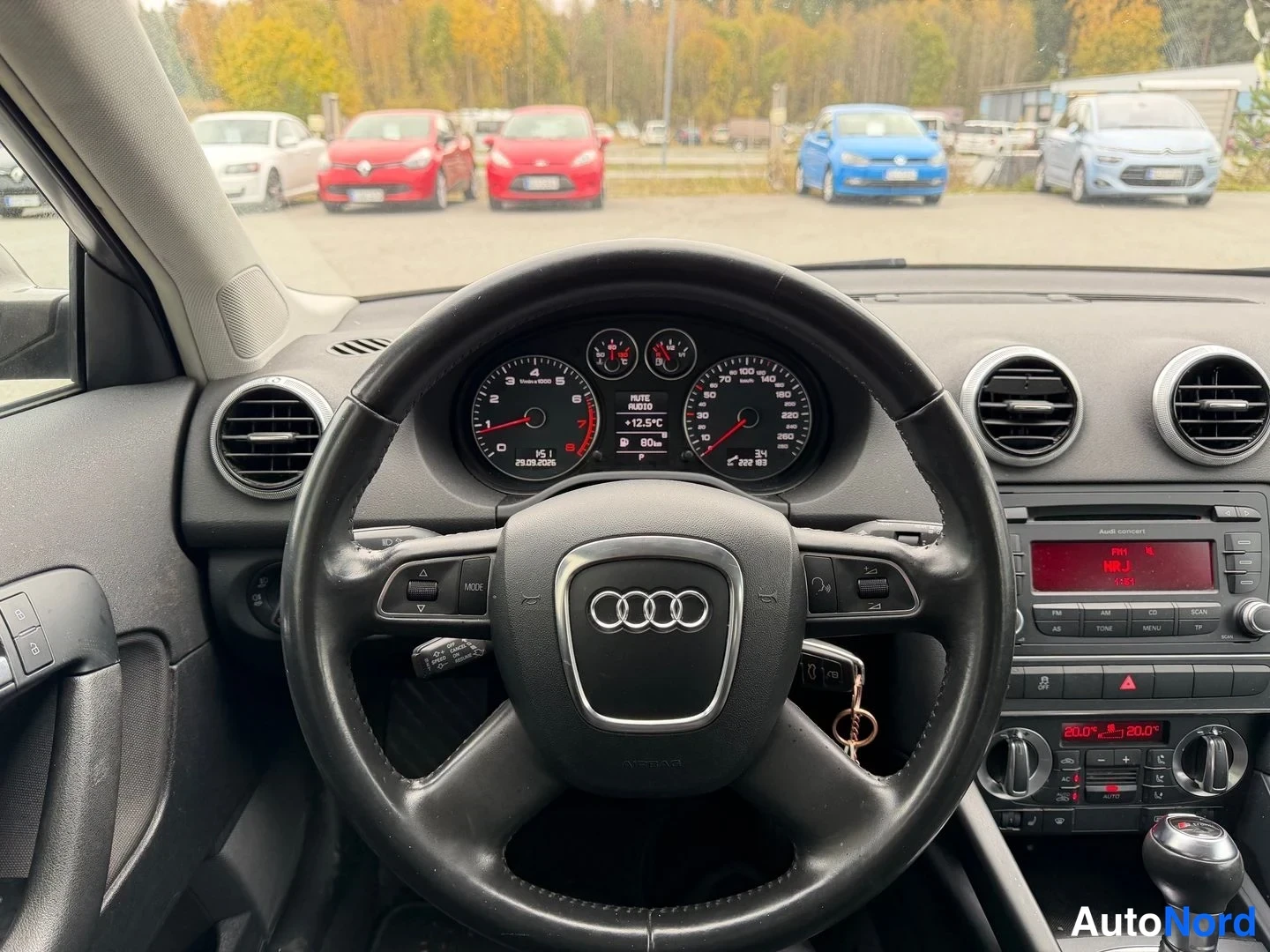 Harmaa Audi A3 2012, ohjaamo, kuva 5