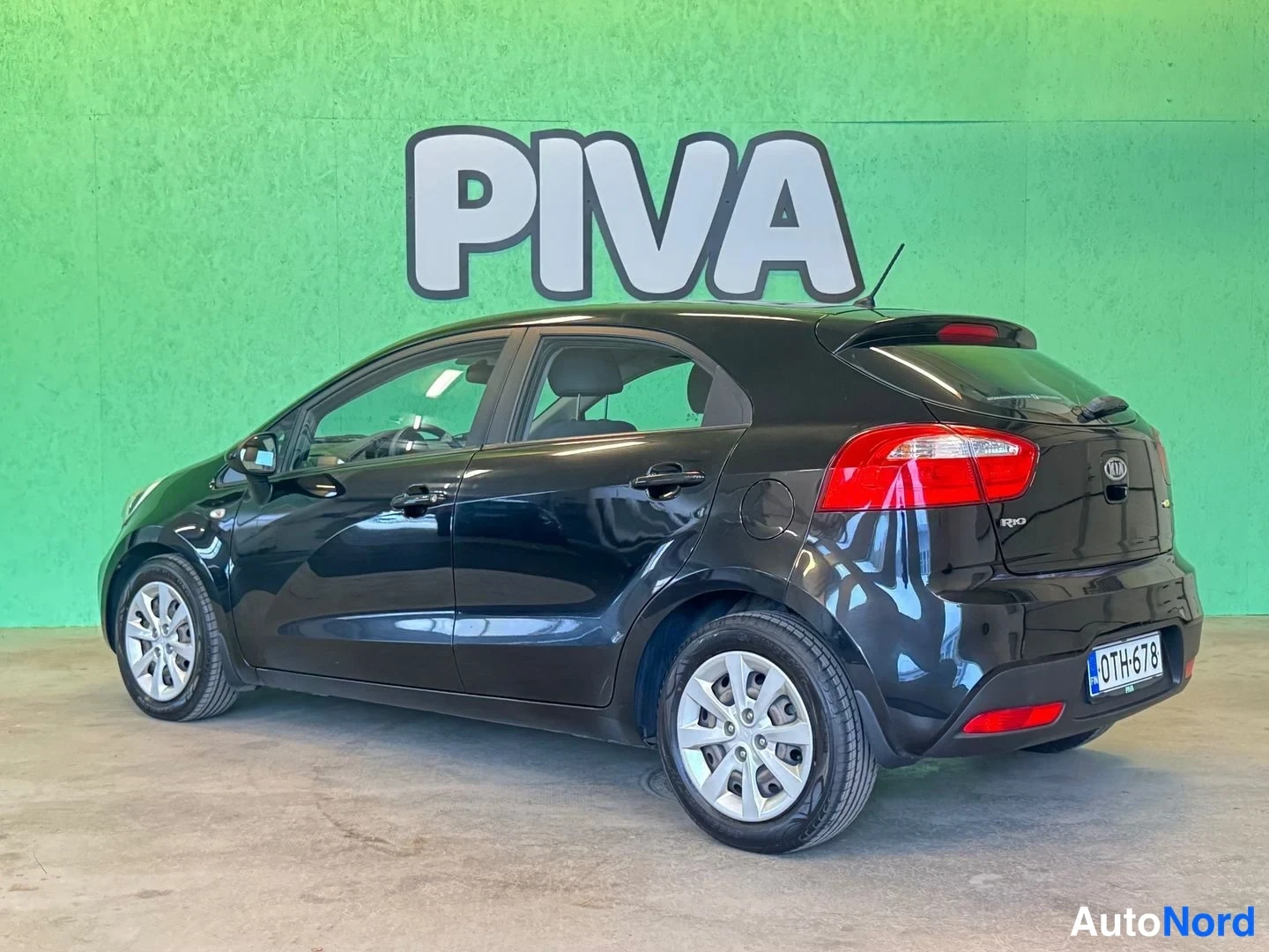 Musta Kia Rio 2012, takaviisto, kuva 6