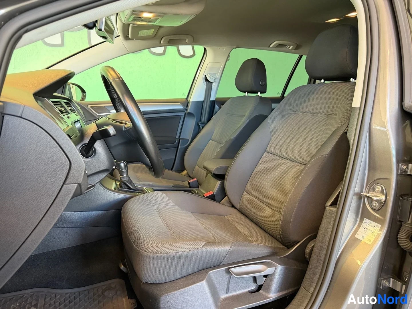 Grey Volkswagen Golf Variant 2014, front seats, photo 9