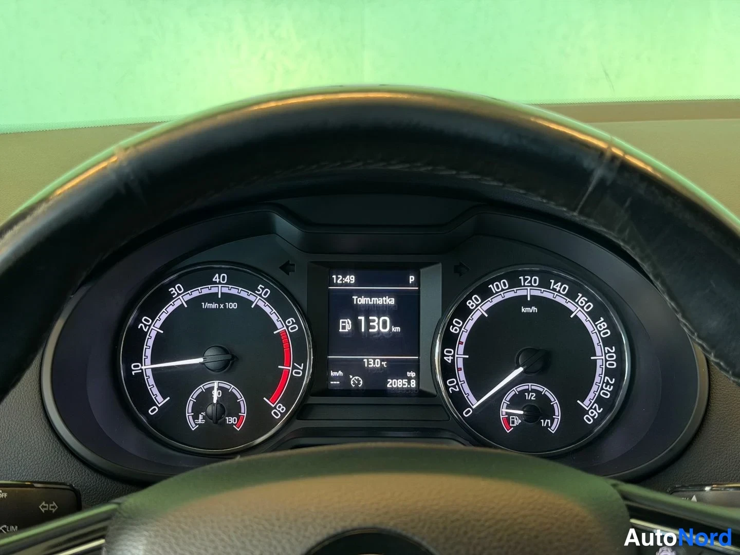 Harmaa Skoda Octavia 2019, yksityiskohta, kuva 12