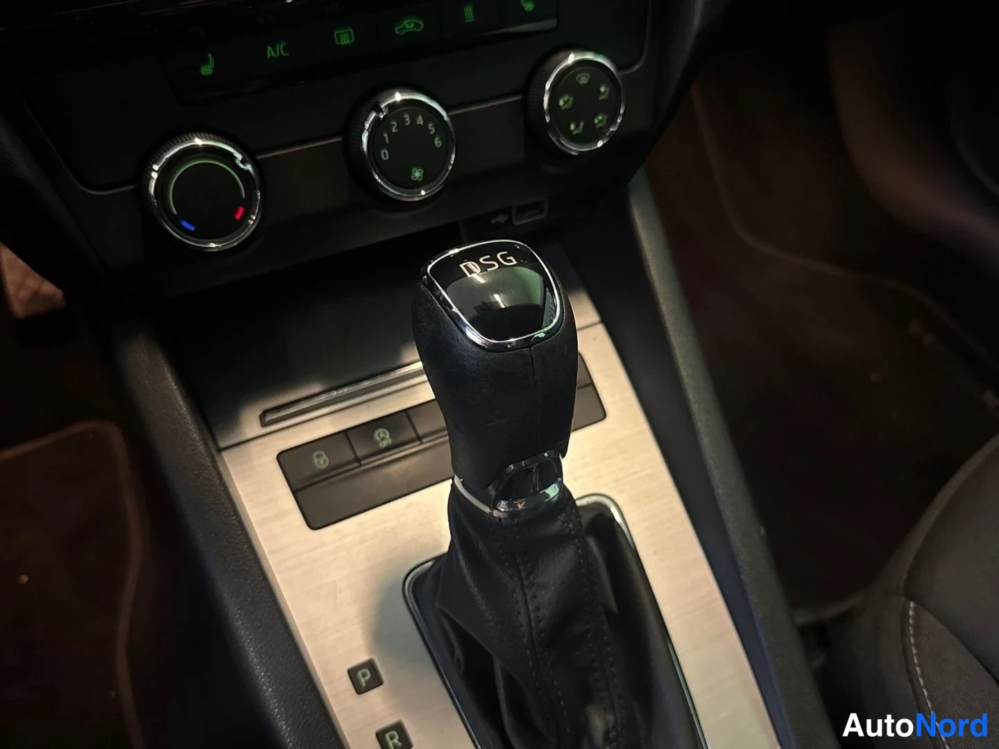 Harmaa Skoda Octavia 2019, yksityiskohta, kuva 13