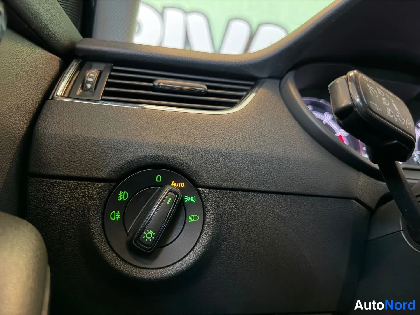 Harmaa Skoda Octavia 2019, yksityiskohta, kuva 14