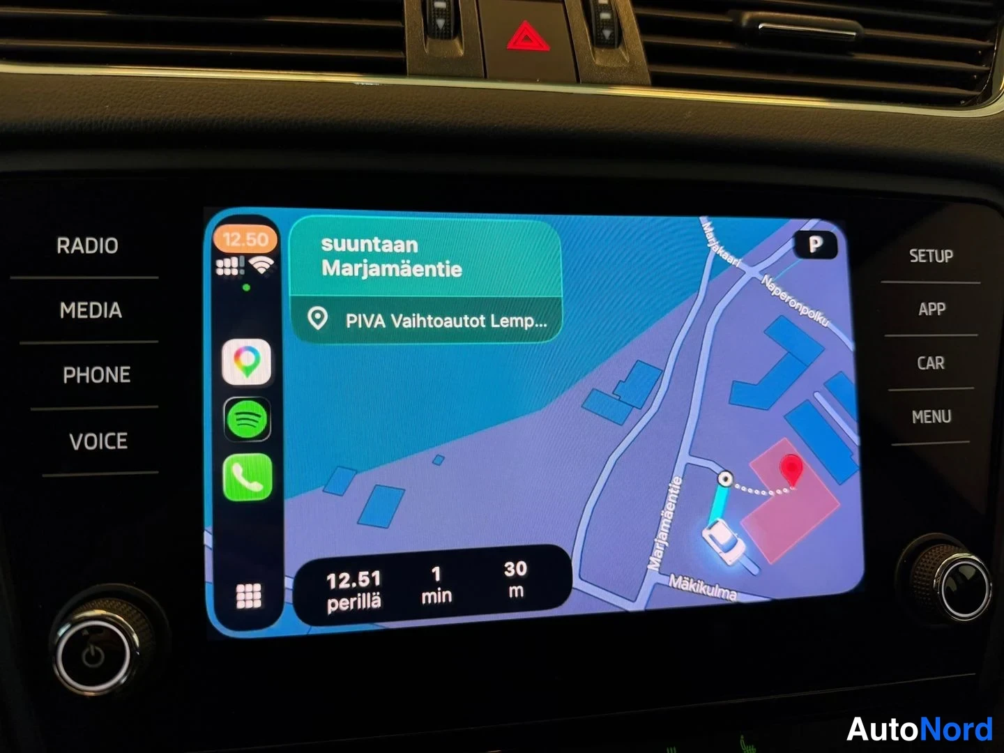 Harmaa Skoda Octavia 2019, yksityiskohta, kuva 16
