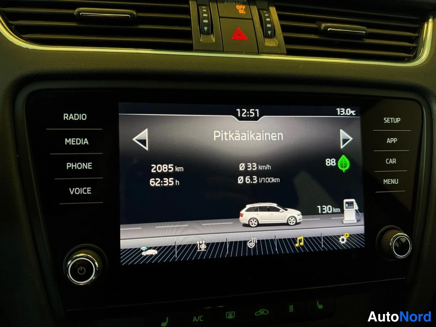 Harmaa Skoda Octavia 2019, yksityiskohta, kuva 19