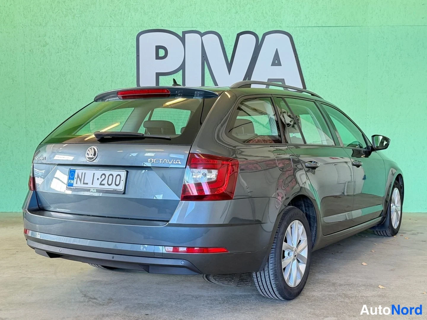 Harmaa Skoda Octavia 2019, takaviisto, kuva 5