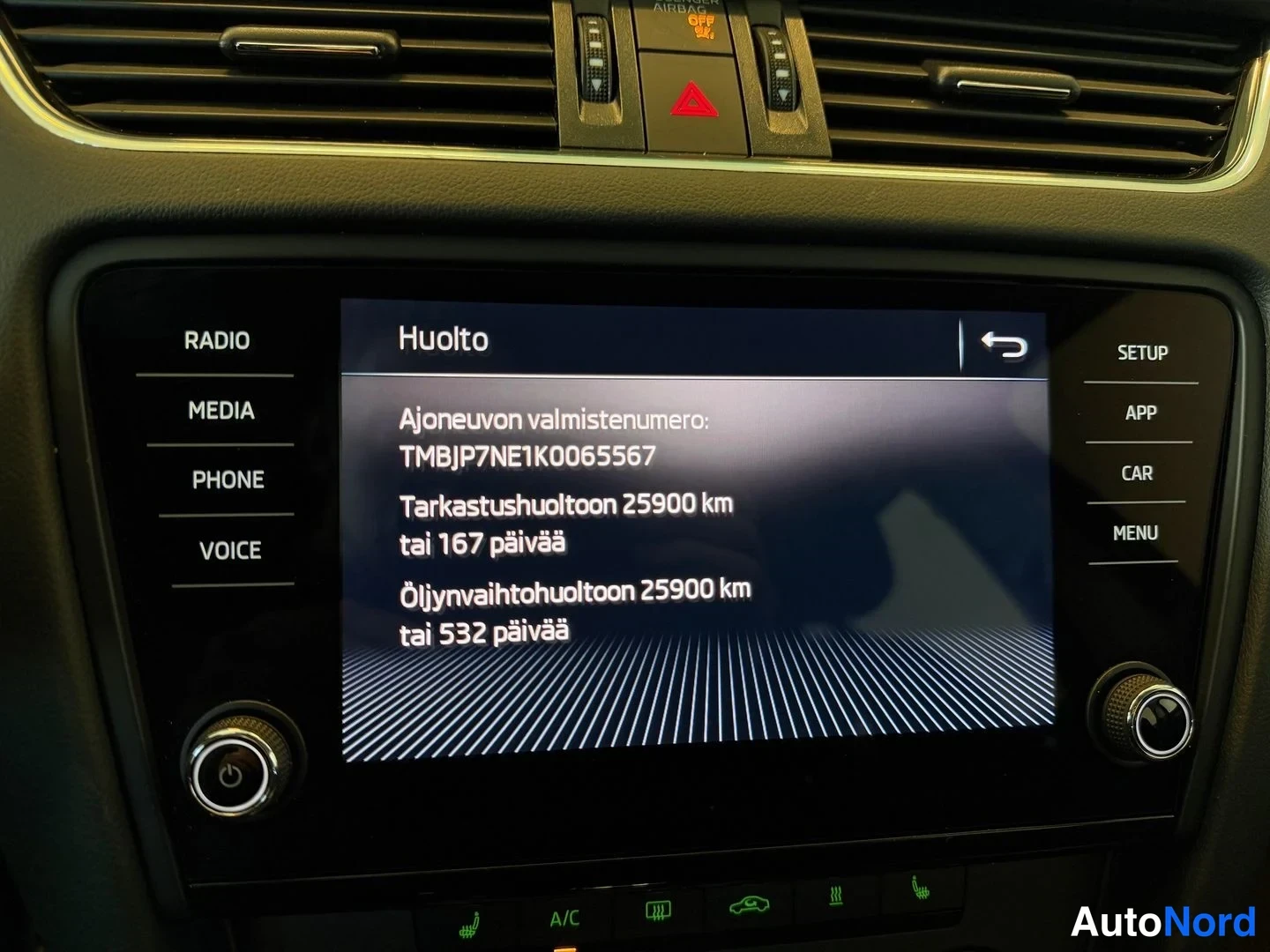 Harmaa Skoda Octavia 2019, yksityiskohta, kuva 20