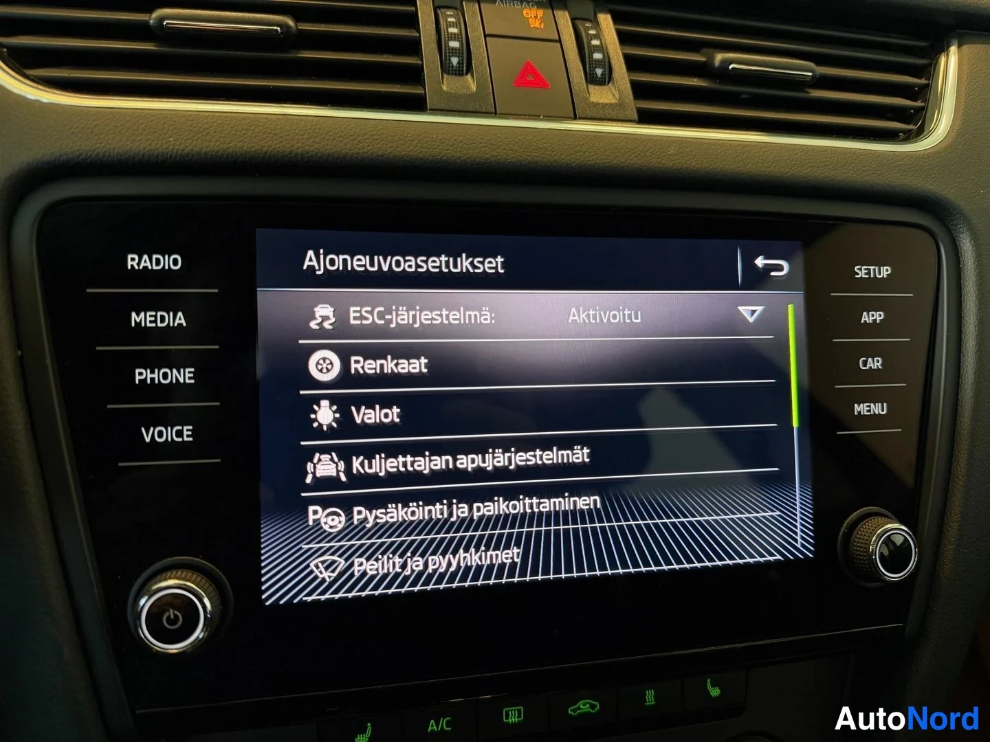 Harmaa Skoda Octavia 2019, yksityiskohta, kuva 21