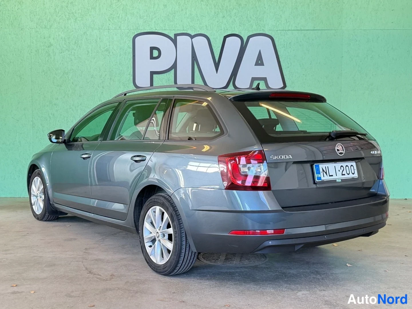 Harmaa Skoda Octavia 2019, takaviisto, kuva 6