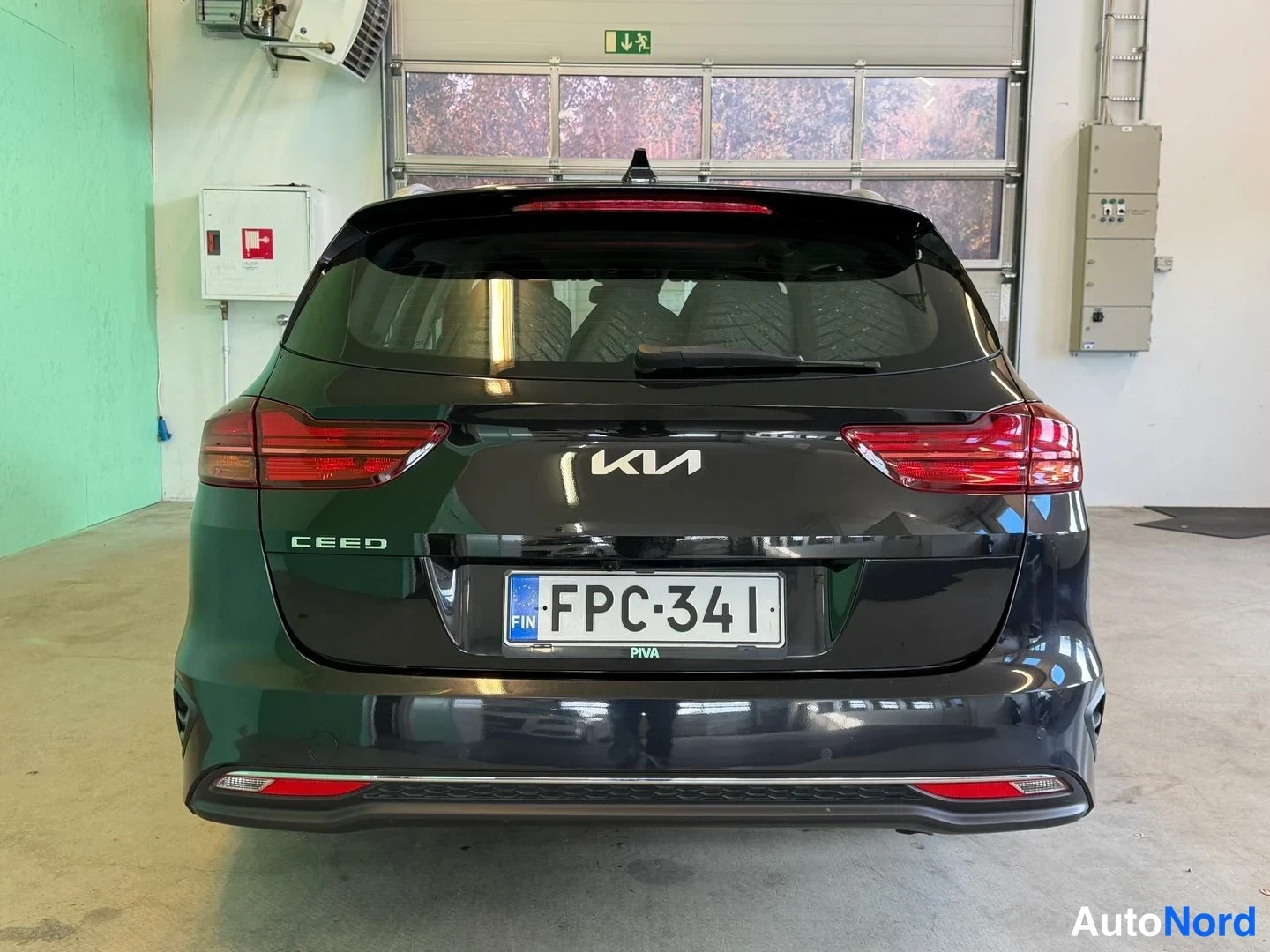 Musta Kia Ceed 2022, takaa, kuva 9