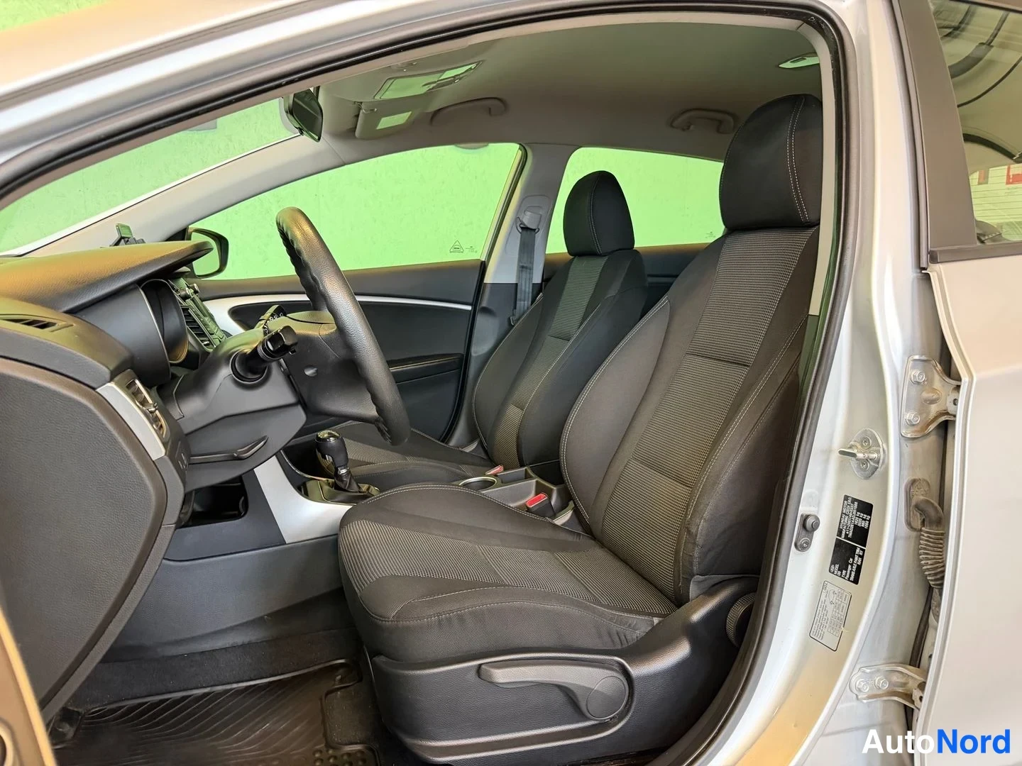 Hopea Hyundai i30 2013, etuistuimet, kuva 12