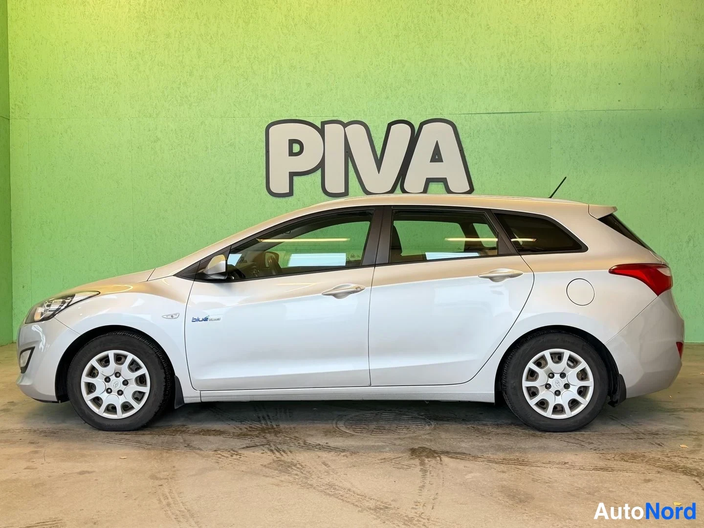 Hopea Hyundai i30 2013, etuviisto, keula vasemmalle, kuva 2