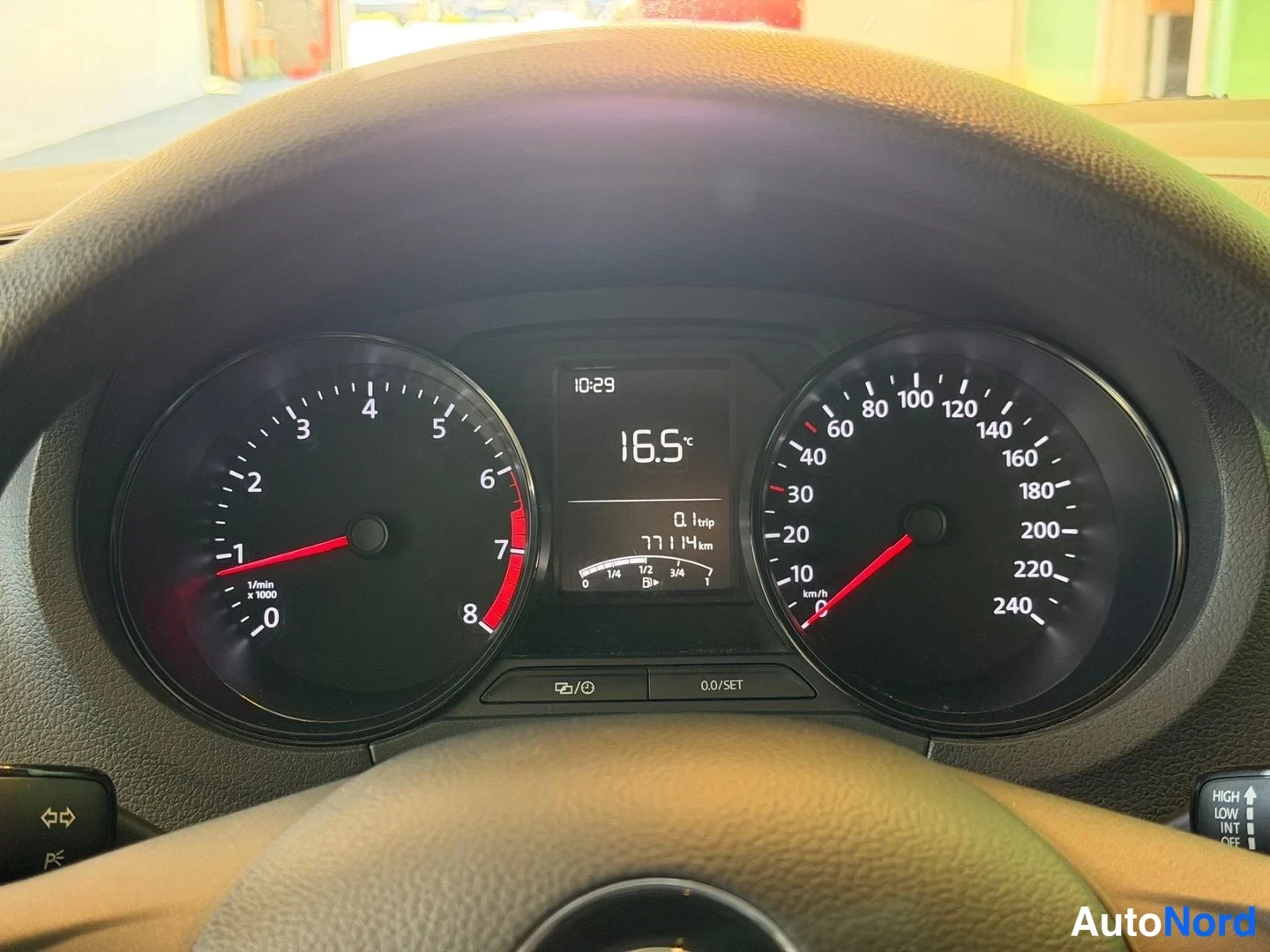 Sininen Volkswagen Polo 2015, yksityiskohta, kuva 15