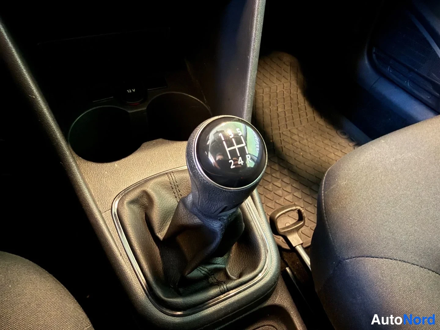 Sininen Volkswagen Polo 2015, yksityiskohta, kuva 20