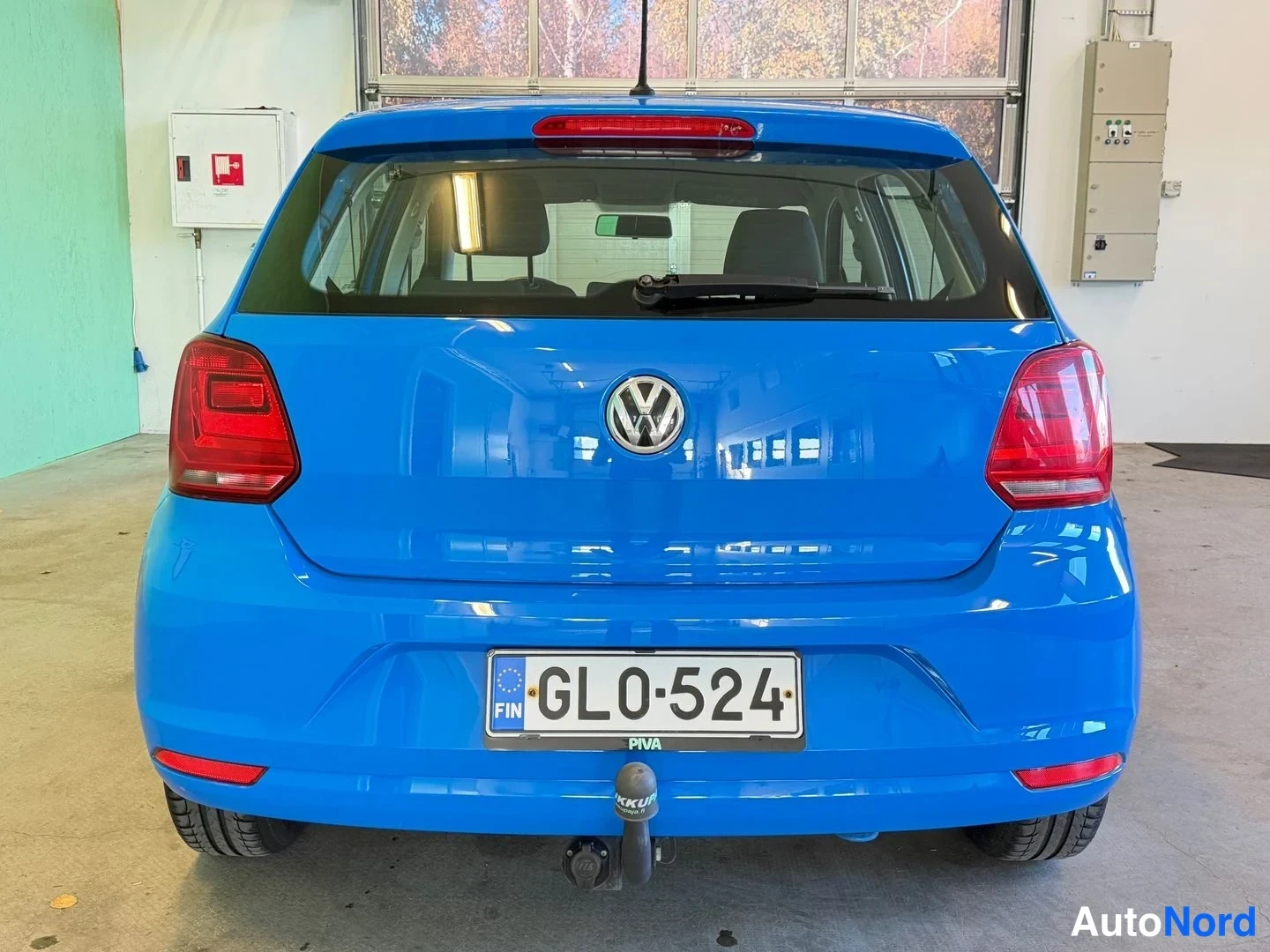 Sininen Volkswagen Polo 2015, takaa, kuva 9
