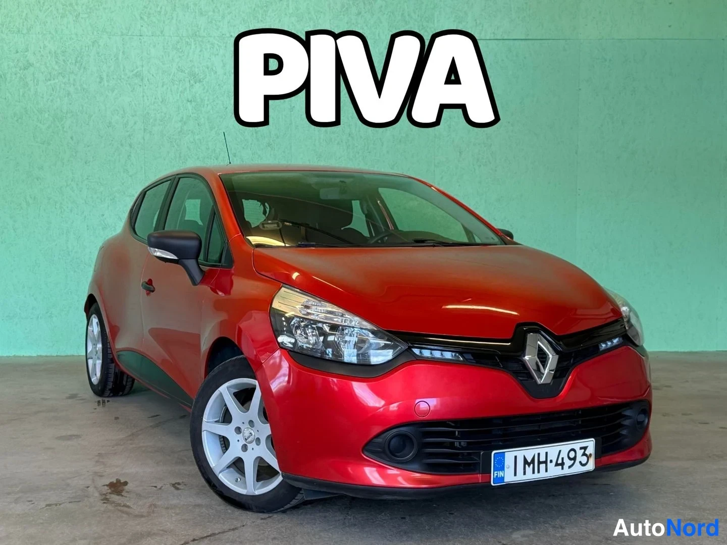 Punainen Renault Clio 2015, etuviisto, keula oikealle, kuva 2