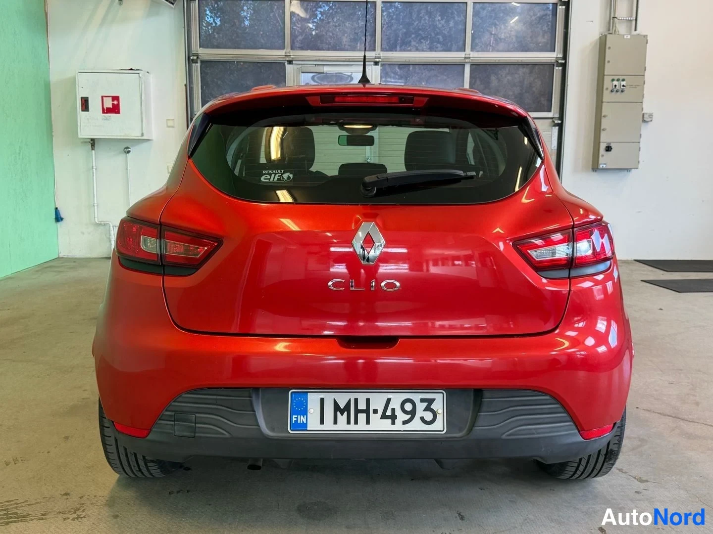 Punainen Renault Clio 2015, takaa, kuva 8