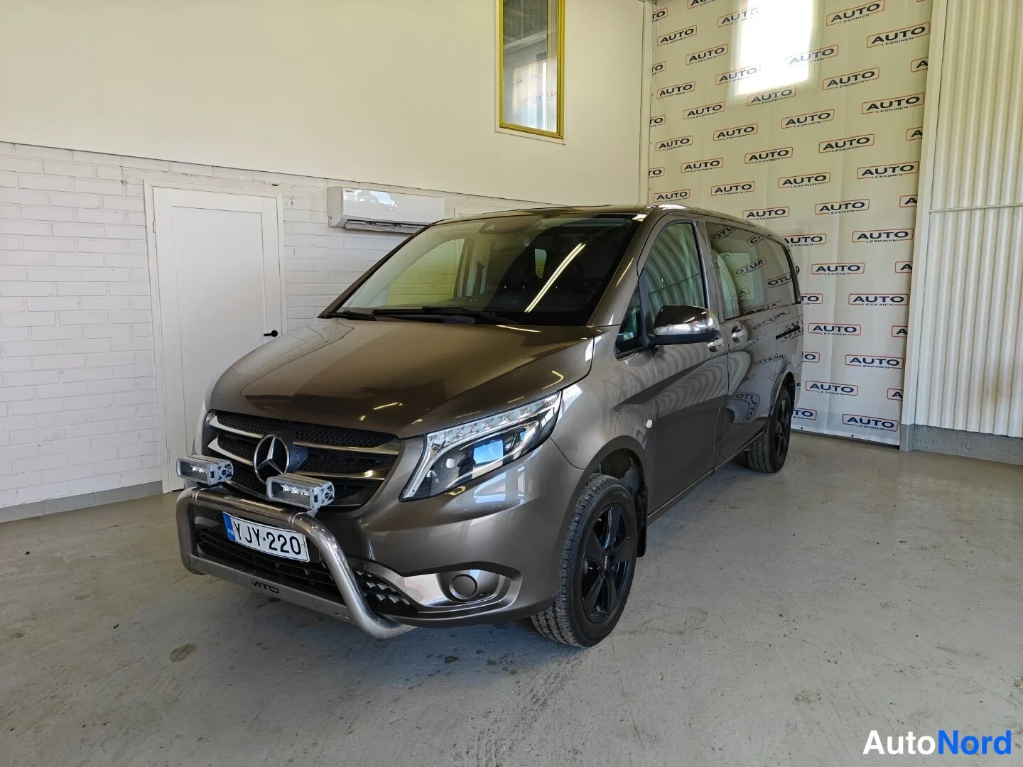 Ruskea Mercedes-Benz Vito 114 CDI 2018, etuviisto, keula vasemmalle, kuva 2