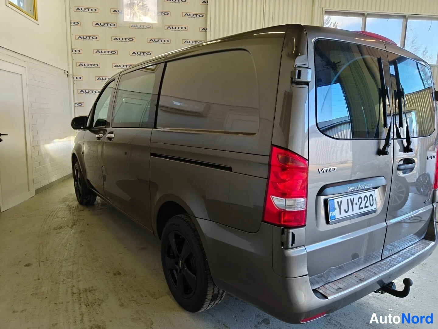Ruskea Mercedes-Benz Vito 114 CDI 2018, takaviisto, kuva 6