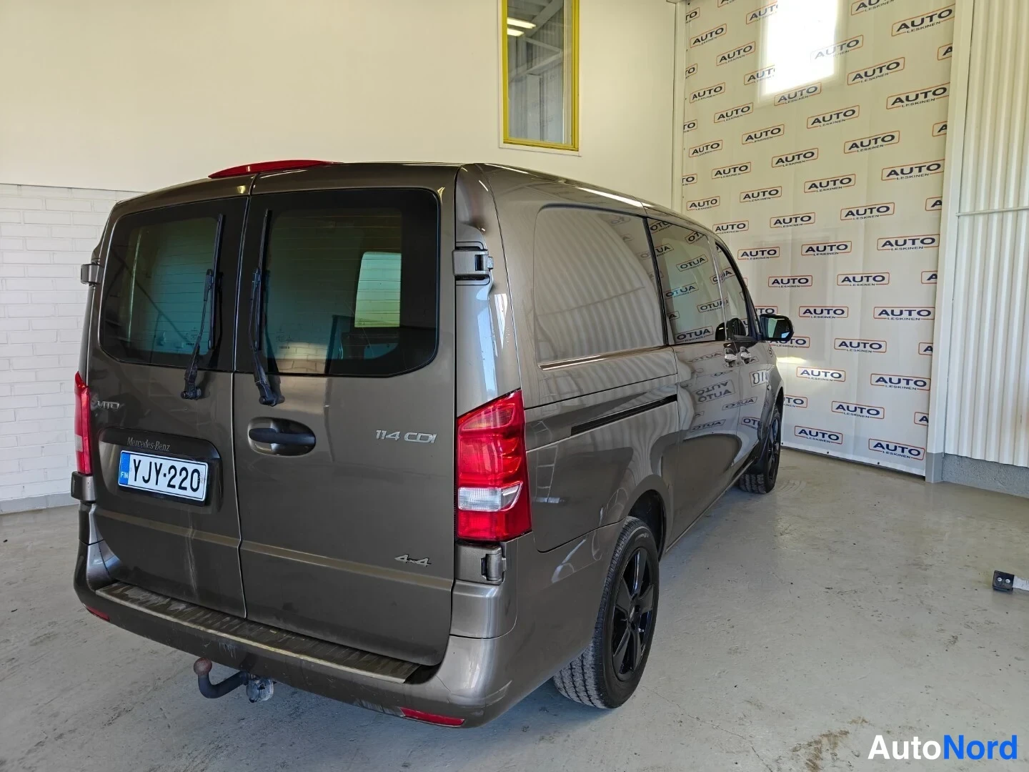 Ruskea Mercedes-Benz Vito 114 CDI 2018, takaviisto, kuva 7