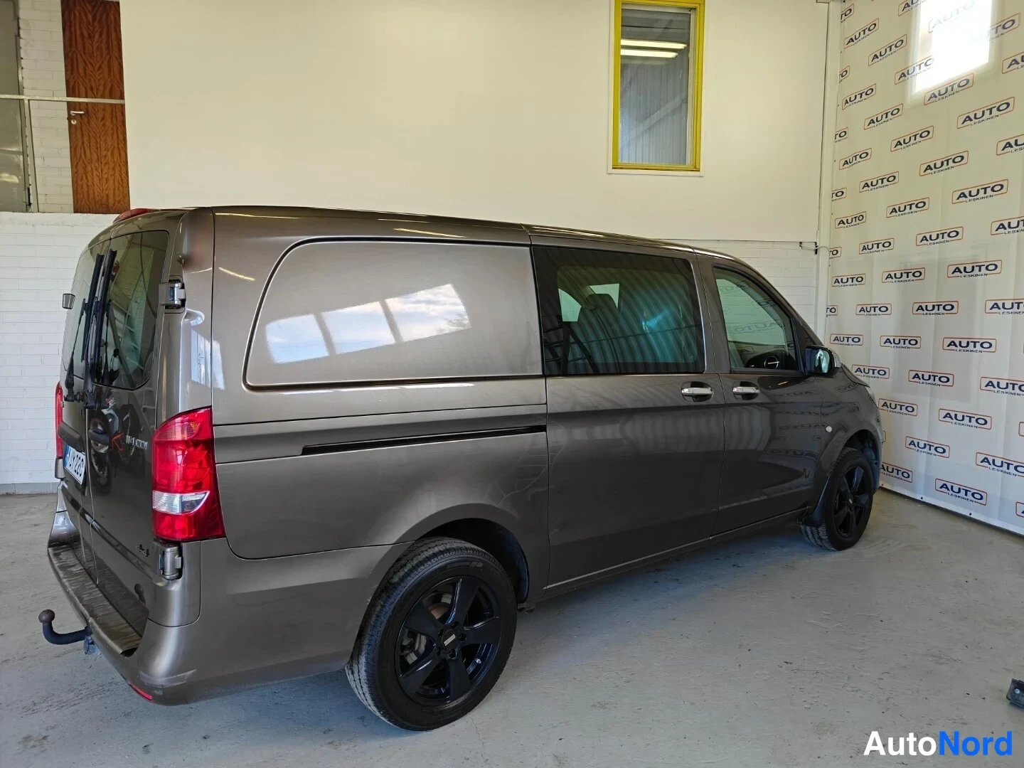 Ruskea Mercedes-Benz Vito 114 CDI 2018, takaviisto, kuva 8