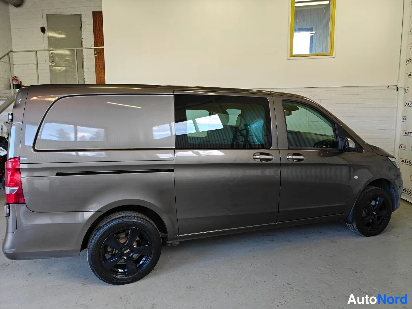 Ruskea Mercedes-Benz Vito 114 CDI 2018, sivulta, kuva 5