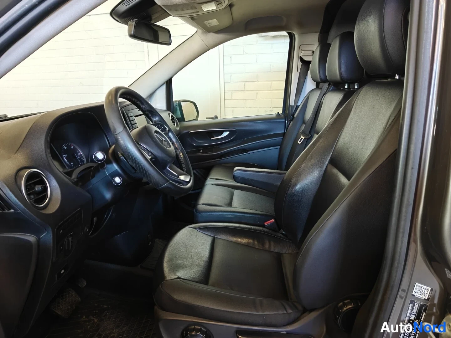 Ruskea Mercedes-Benz Vito 114 CDI 2018, ohjaamo, kuva 9