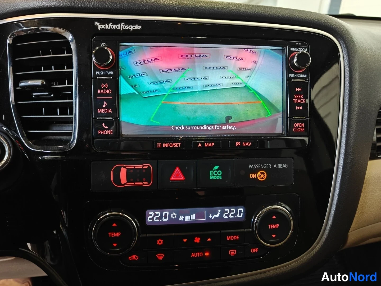 Punainen Mitsubishi Outlander 2017, yksityiskohta, kuva 19