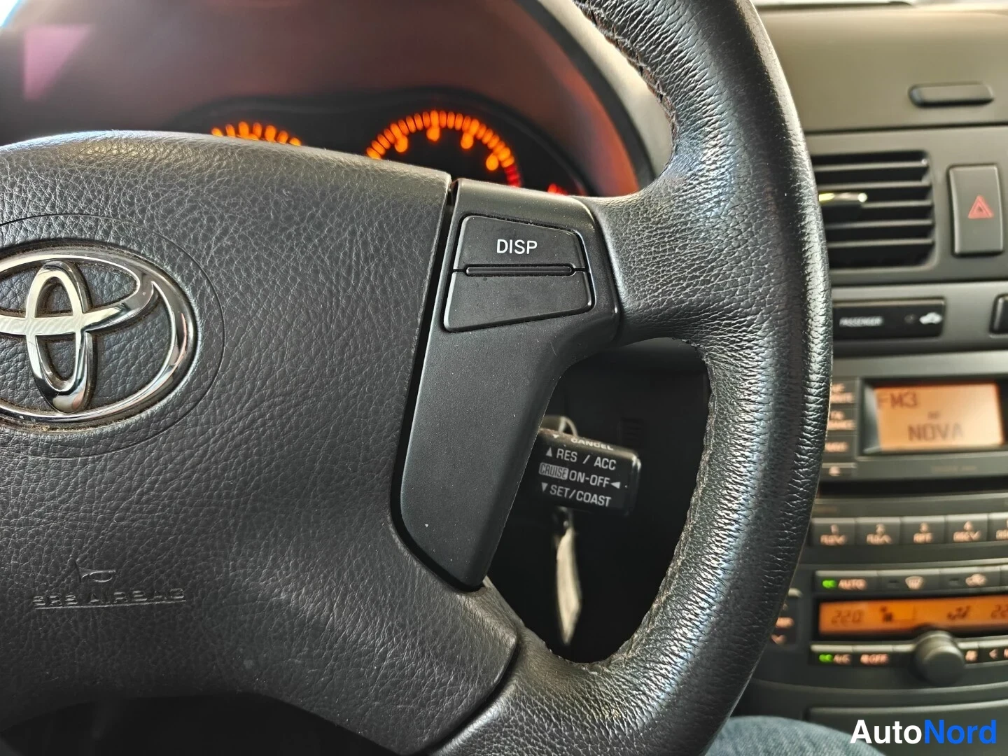 Sininen Toyota Avensis 2008, yksityiskohta, kuva 12