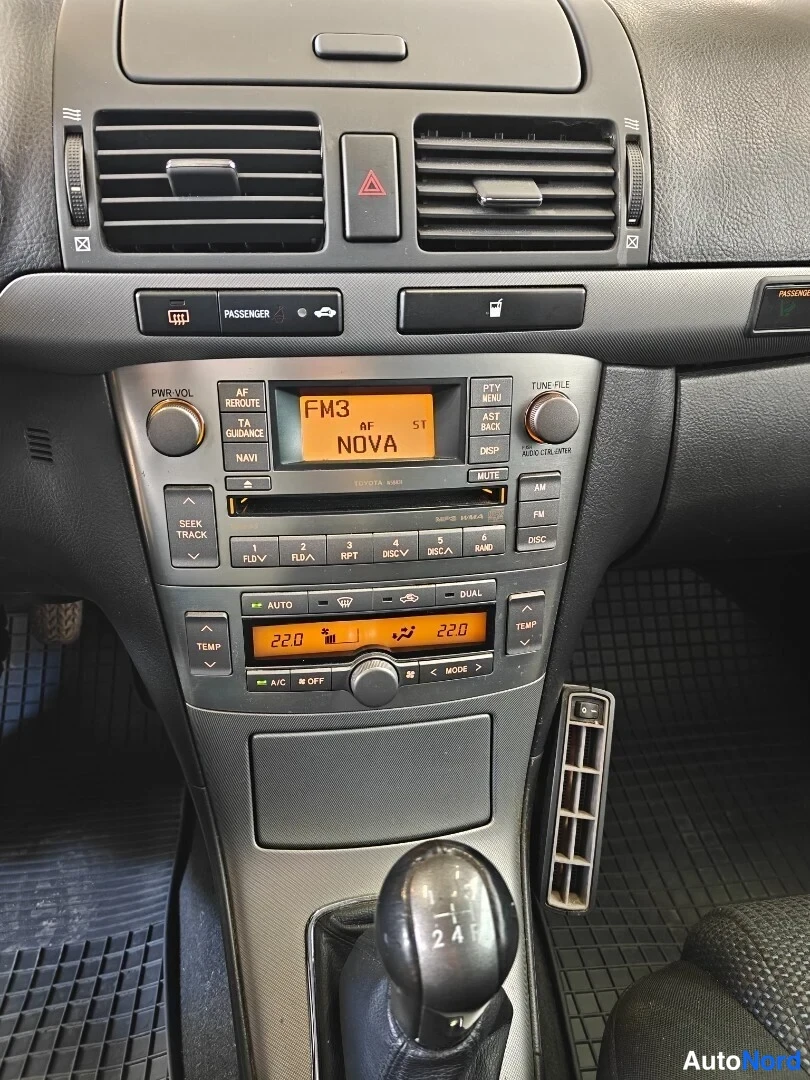 Sininen Toyota Avensis 2008, ohjaamo, kuva 9