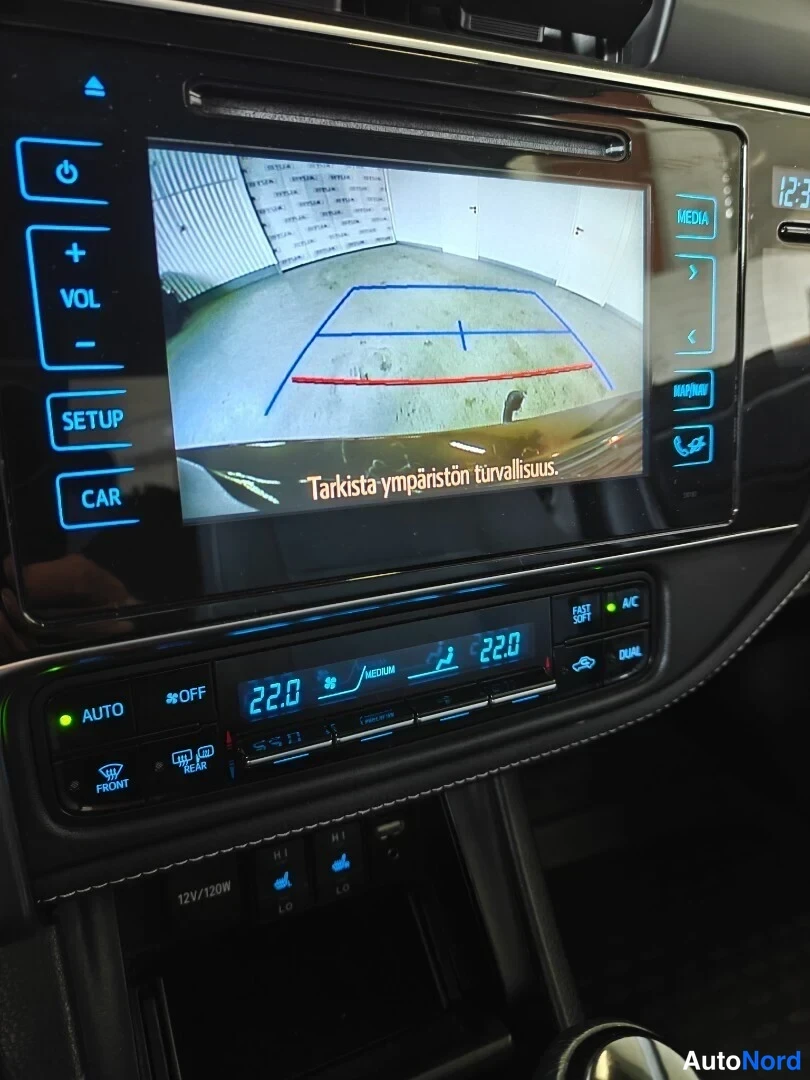 Ruskea Toyota Corolla 2017, ohjaamo, kuva 9