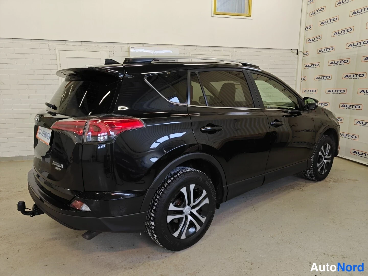 Musta Toyota RAV4 2016, takaviisto, kuva 7