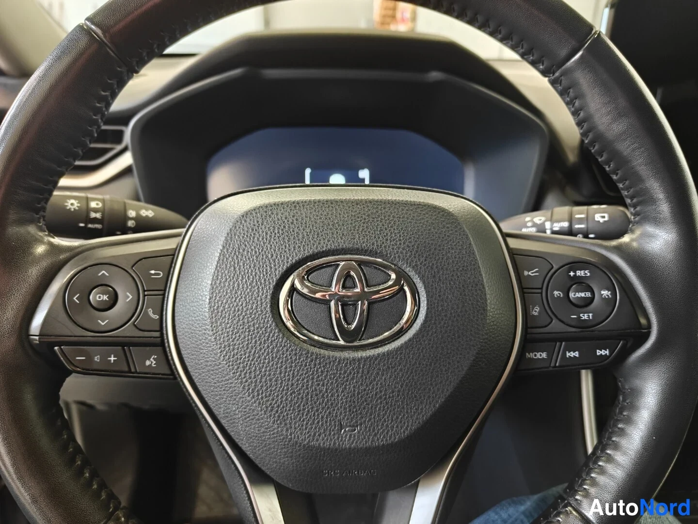 Harmaa Toyota RAV4 2023, yksityiskohta, kuva 12