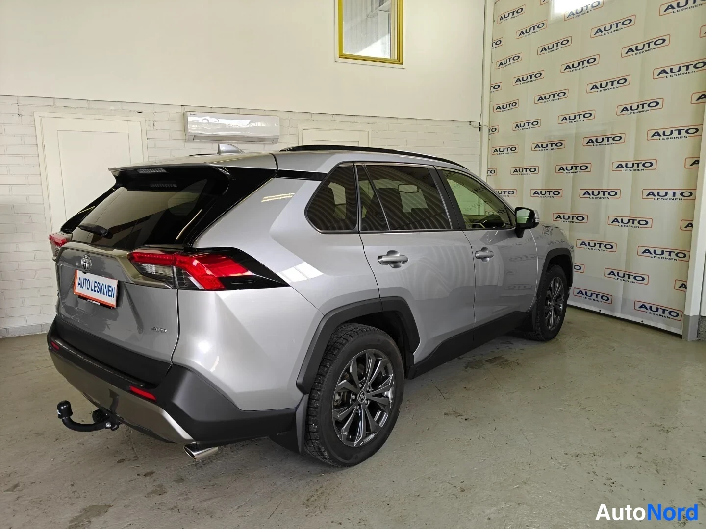 Hopea Toyota RAV4 2023, takaviisto, kuva 5