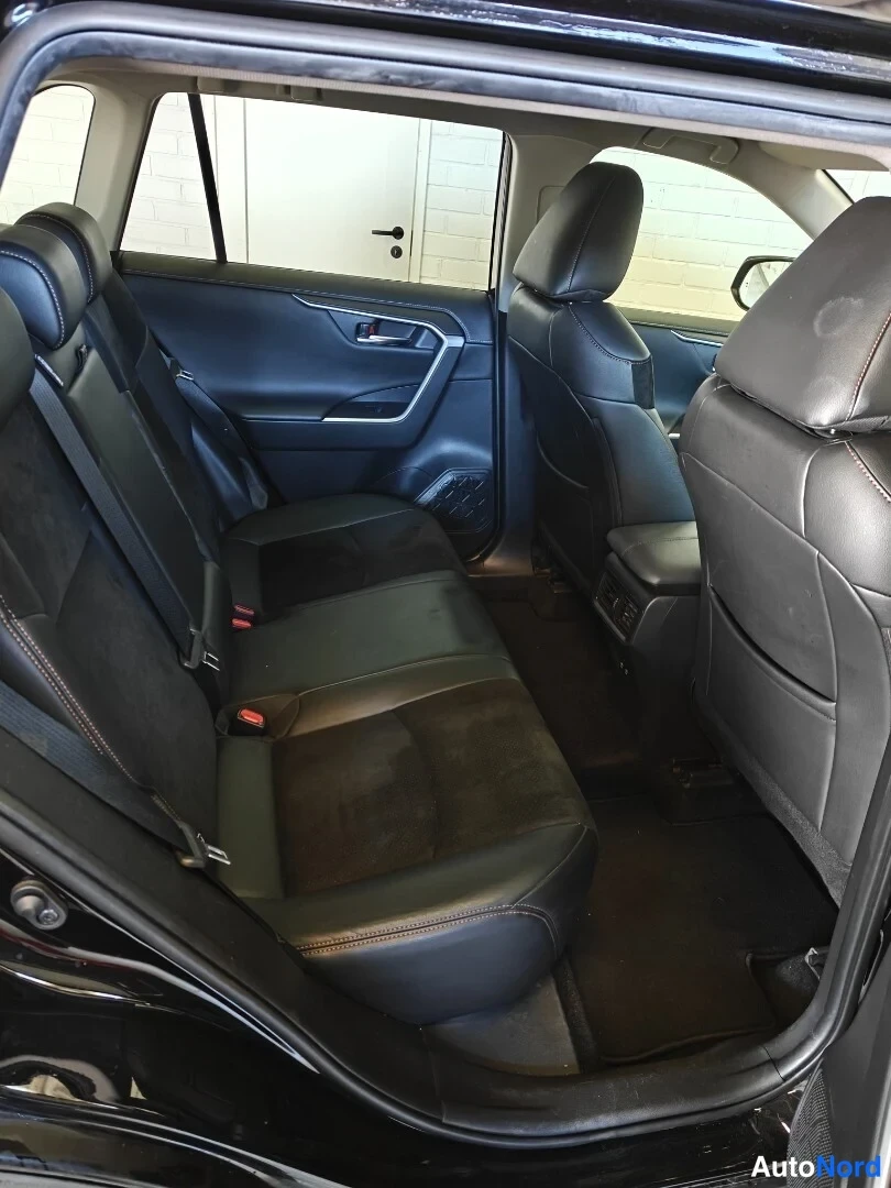 Musta Toyota RAV4 2019, takaistuimet, kuva 13