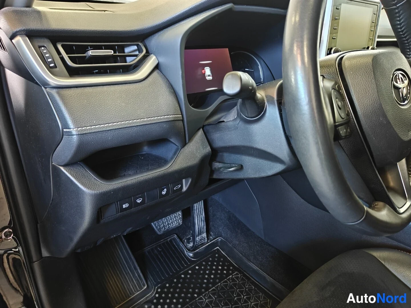 Musta Toyota RAV4 2019, ohjaamo, kuva 10