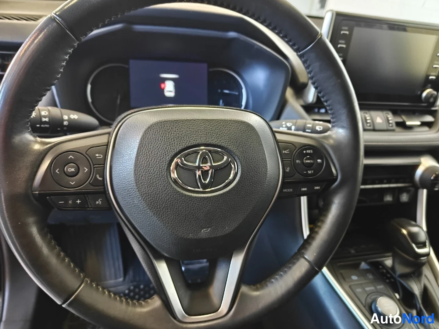 Musta Toyota RAV4 2019, yksityiskohta, kuva 15