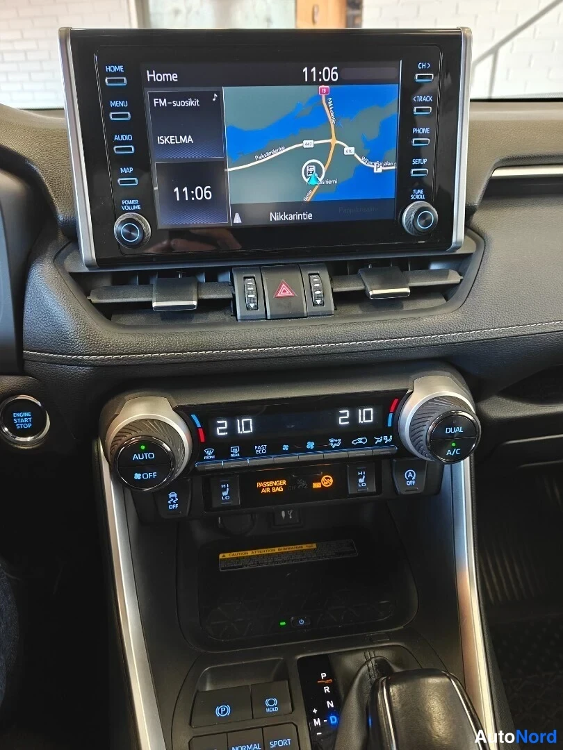 Musta Toyota RAV4 2019, yksityiskohta, kuva 16