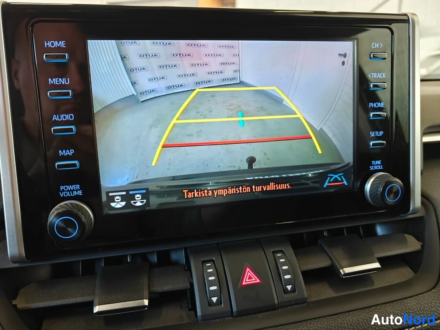 Musta Toyota RAV4 2019, yksityiskohta, kuva 20