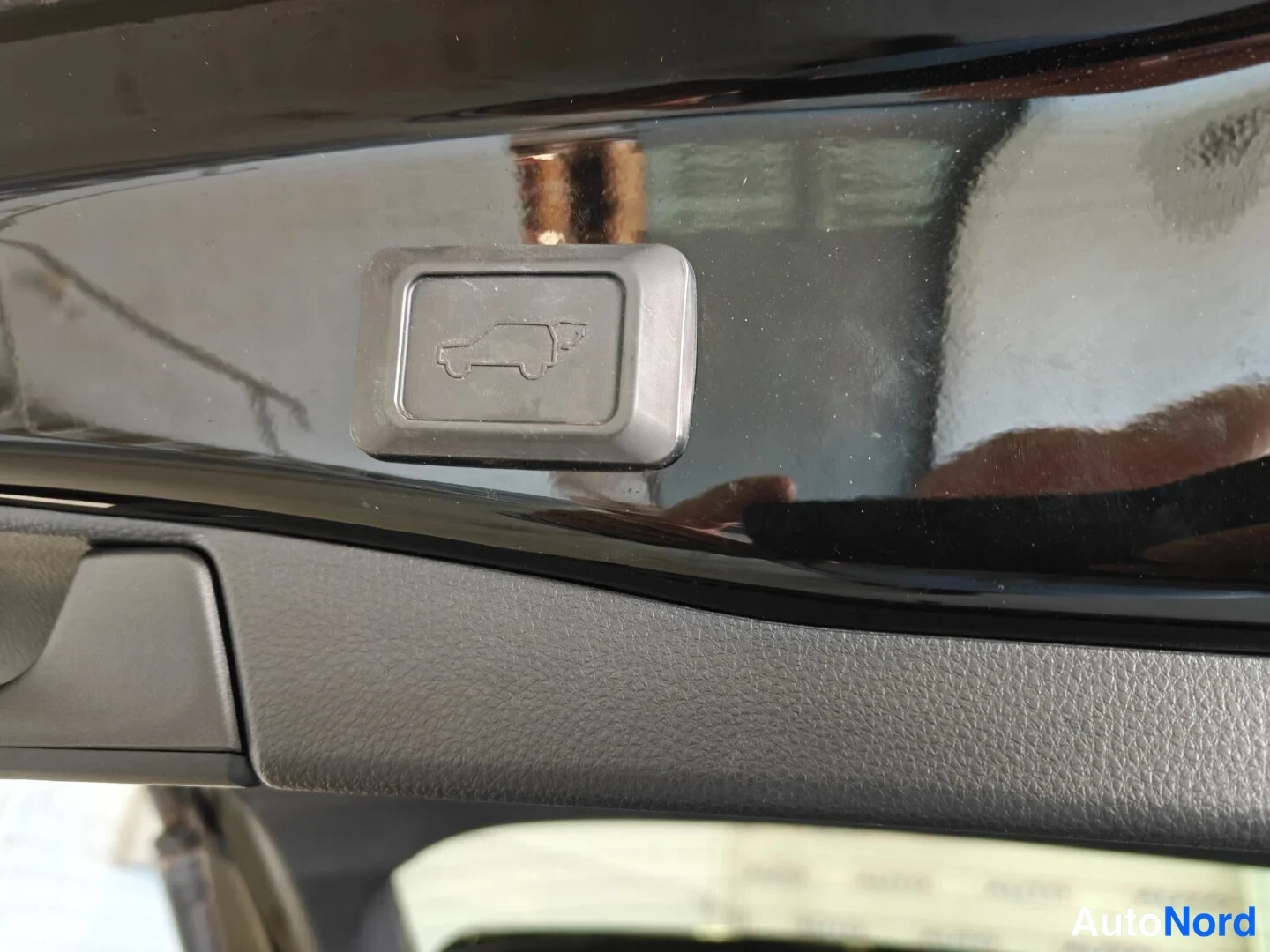 Musta Toyota RAV4 2019, yksityiskohta, kuva 22