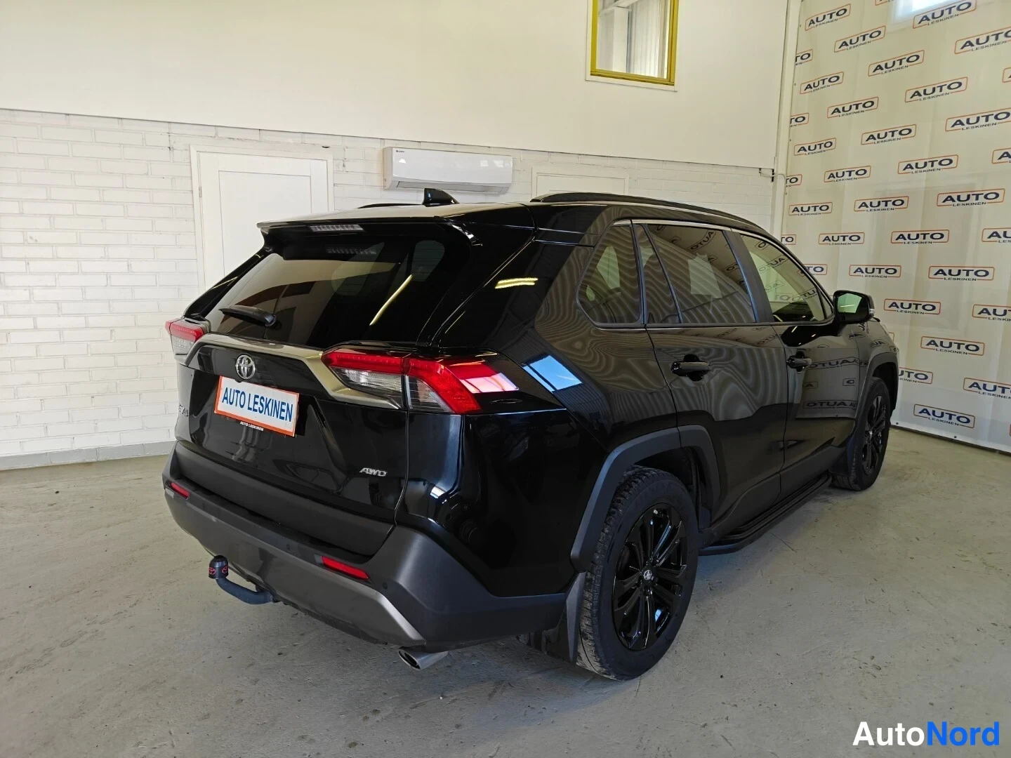 Musta Toyota RAV4 2019, takaviisto, kuva 7