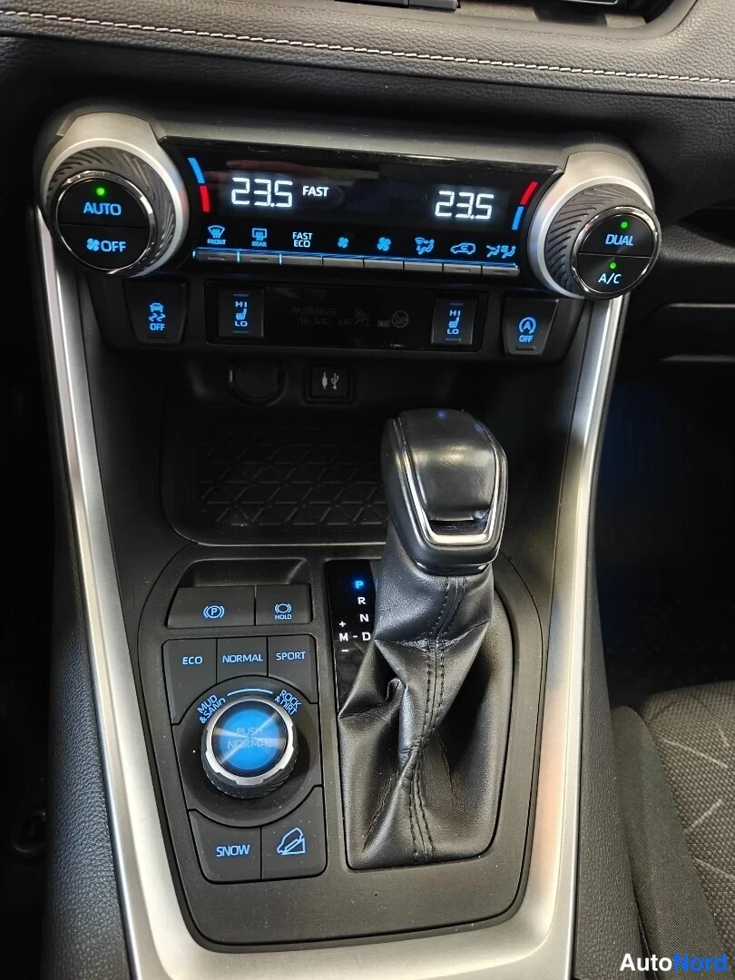 Sininen Toyota RAV4 2019, yksityiskohta, kuva 17