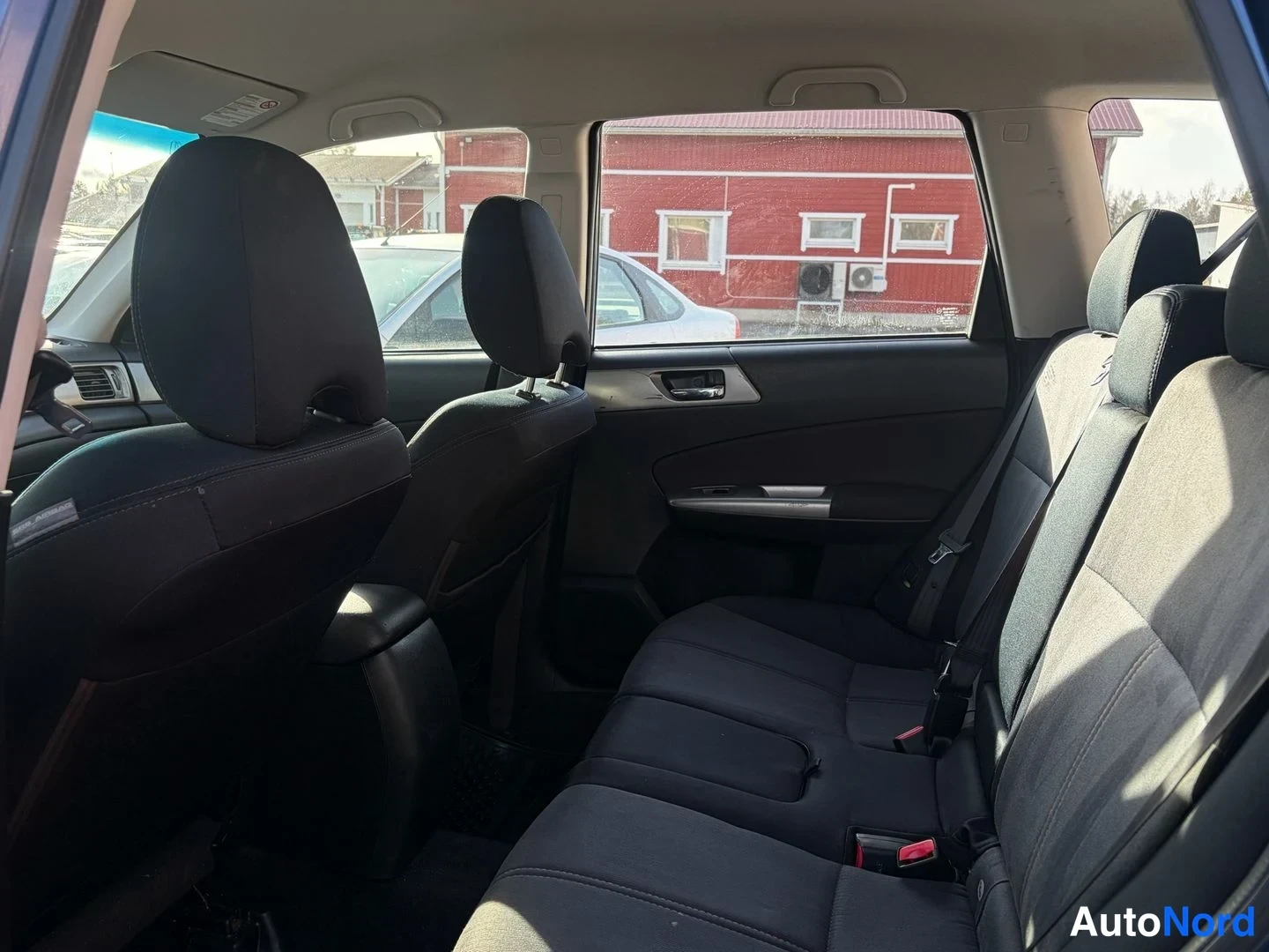 Sininen Subaru Forester 2009, takaistuimet, kuva 6