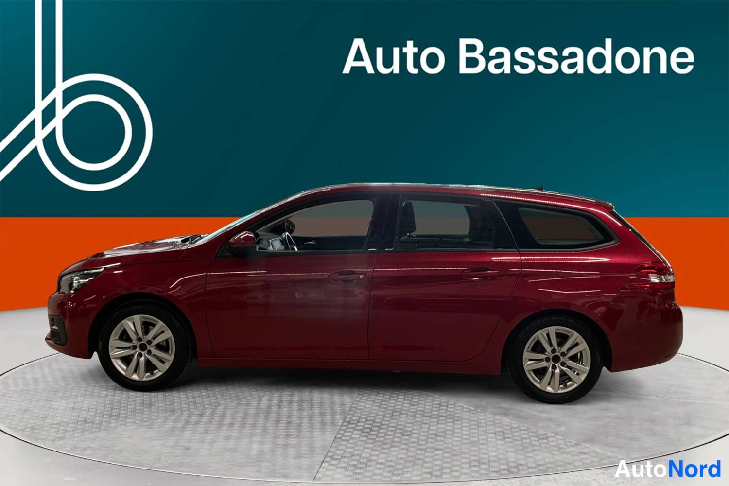 Punainen Peugeot 308 2019, etuviisto, keula vasemmalle, kuva 2