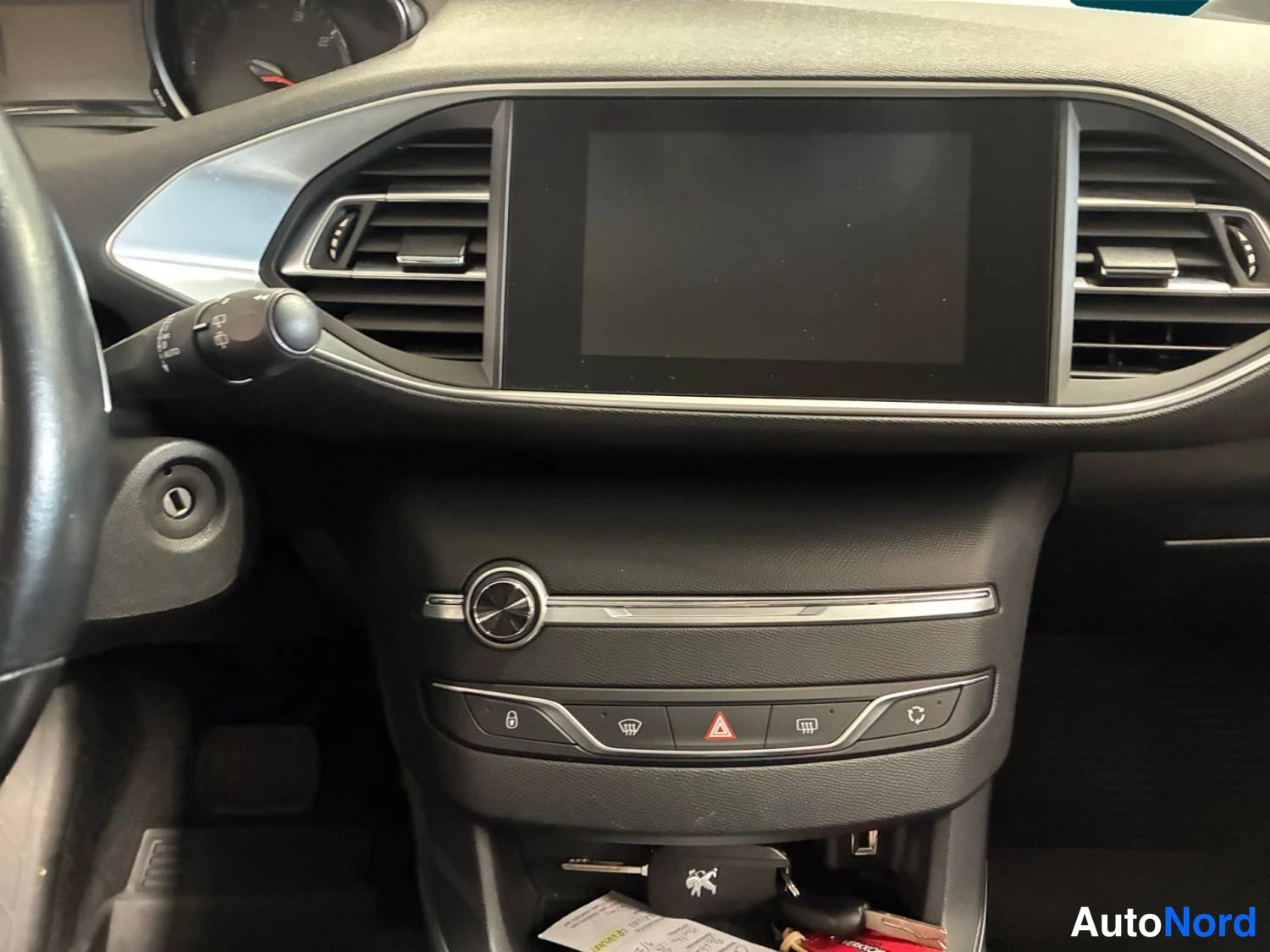 Punainen Peugeot 308 2019, yksityiskohta, kuva 14